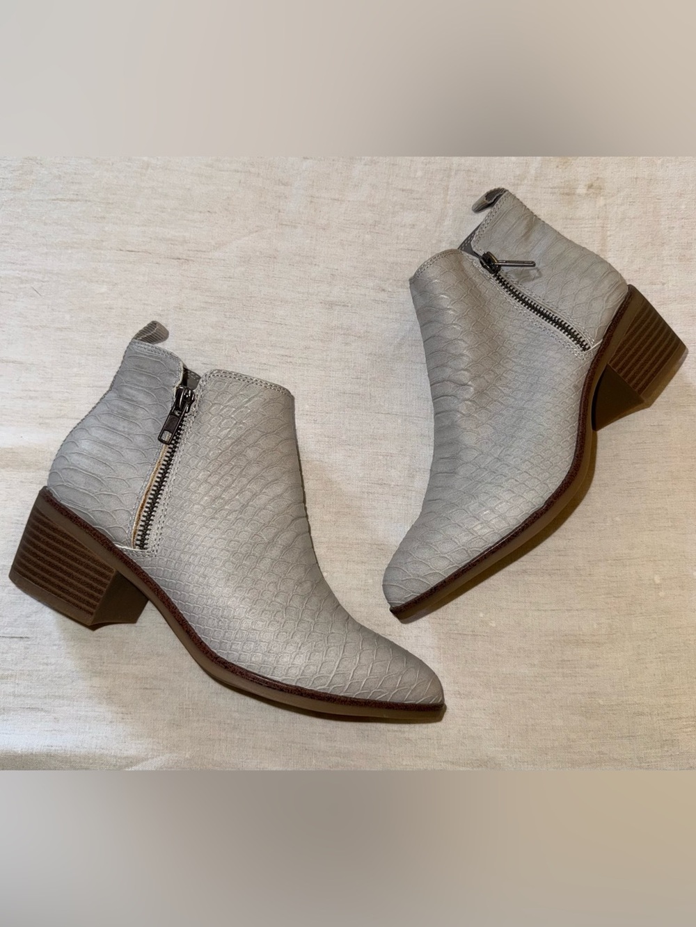 Mia Women's Light Gray Textured Ankle Boot with Side Zip